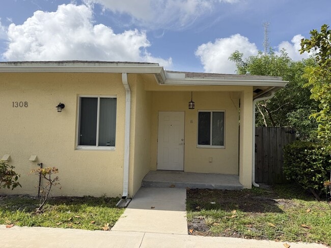 Photo - 1308 NW 2nd St Unit 1308 B