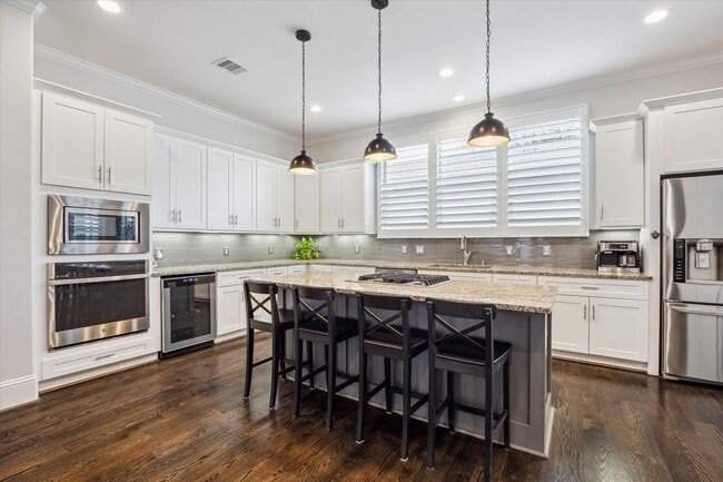 Photo - 1230 W 25th St