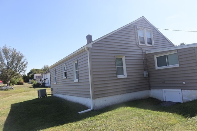 Photo - 52a N Main St