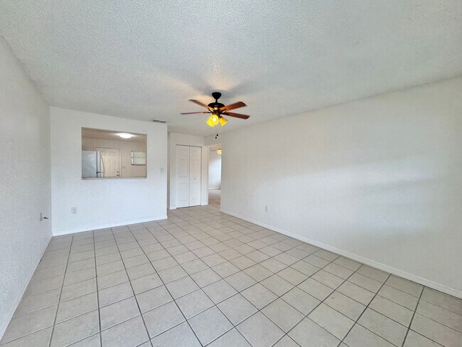 Photo - 2555-2559 Elm Ave Unit 2559