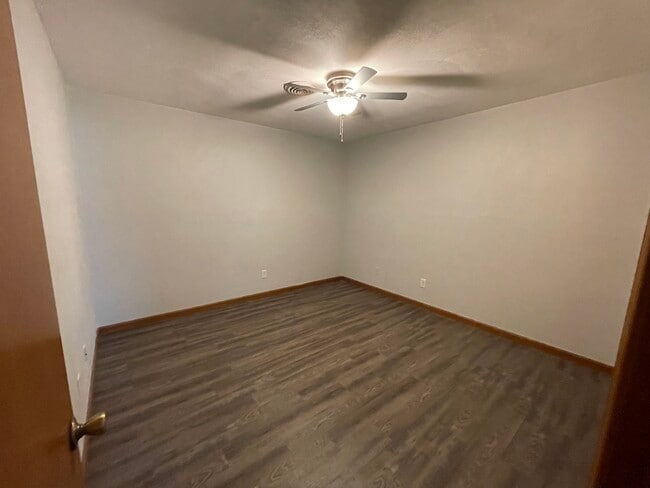 106 S 4th St