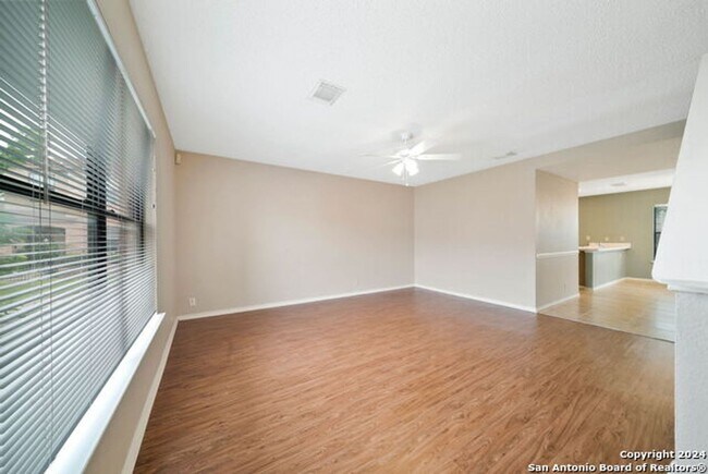 Photo - 3 Bedrooms 2.5 Bathroom located in Kenton ...