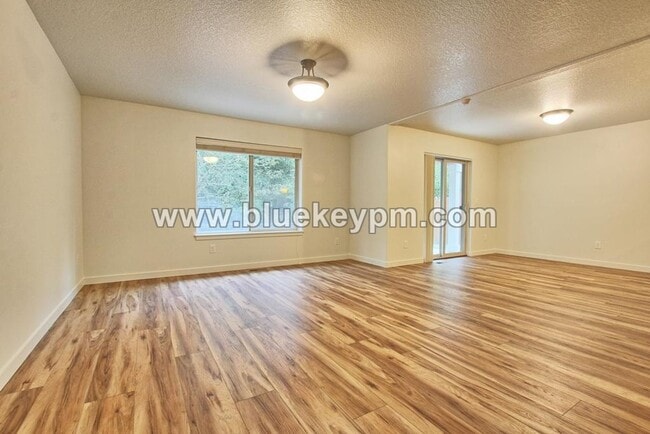 121 N 42nd Pl