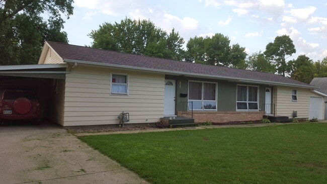 Photo - 837 NE 1st St