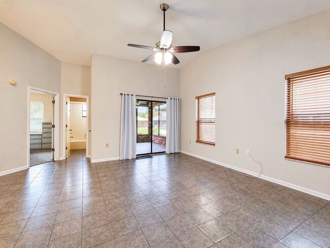 Photo - 614 Lake Carolyn Cir