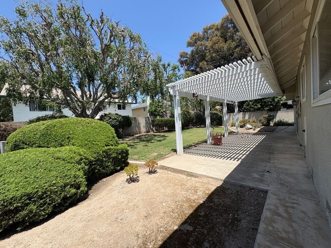 Photo - Spacious House - 2 stories - 4 Bedrooms + 2.5 Baths & large 2 car garage