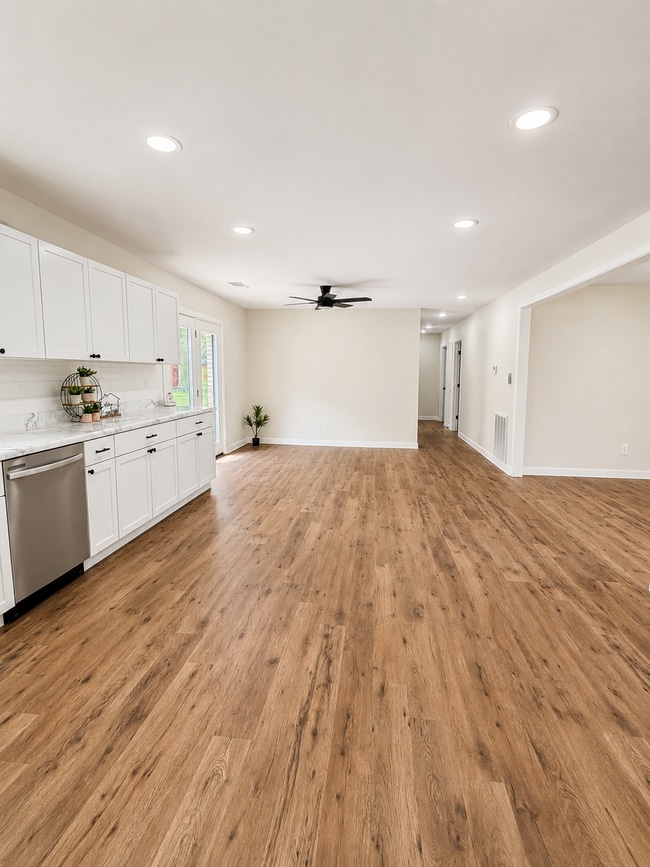 Photo - 115 N Ballard St