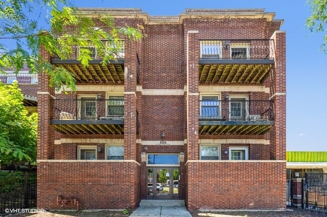 Building Photo - 4210 S King Dr Unit 1E Rental