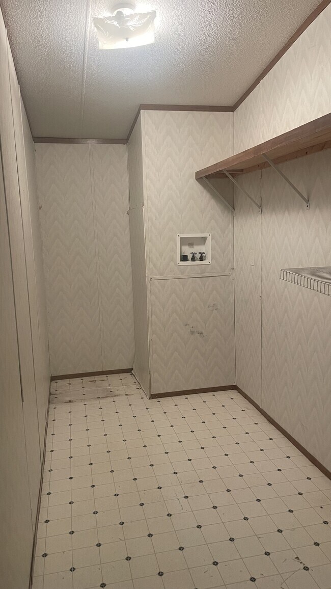 Photo - 1518 Lee County Rd 270