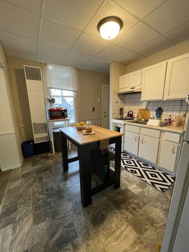 Building Photo - 2 Bedroom Apartment Near UW-La Crosse and ... Unit 7