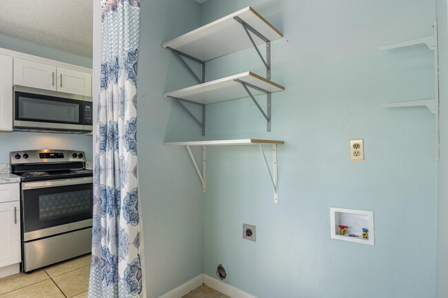Photo - 3118 Manor Dr NE