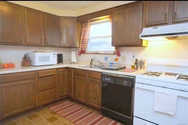 Photo - 225 Sunshine Dr