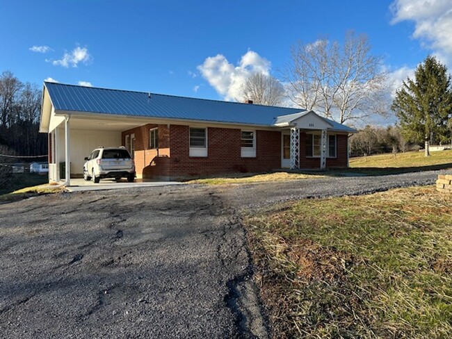 Brick Ranch - Brick Ranch House