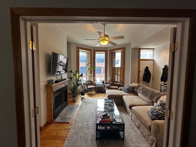 Building Photo - 1827 N Clybourn Ave Unit #2 Rental
