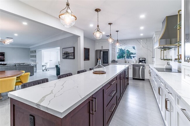 Photo - 2810 NE 59th Ct