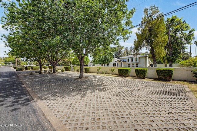 Building Photo - 2311 E Colter St