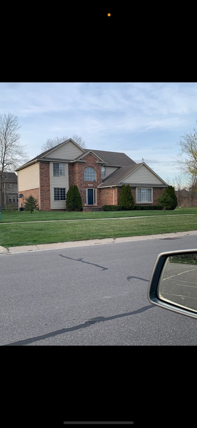 Building Photo - 35957 St Clair Dr