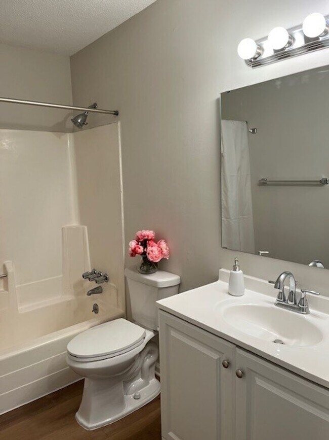 Photo - 114 Bim St Unit C