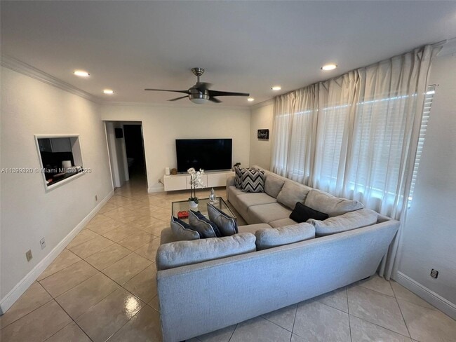 Photo - 2915 Plunkett St Unit 8D