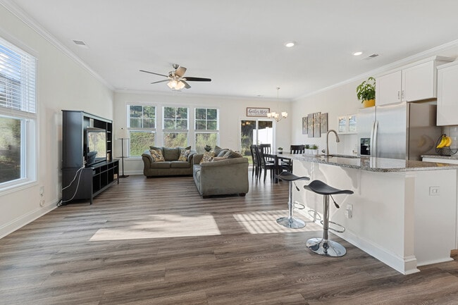 Photo - 1024 Chicory Trce