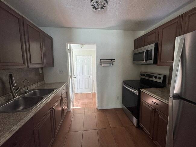 Photo - 636 Columbia St