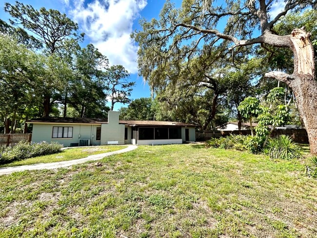 Photo - 487 Overstreet Ave