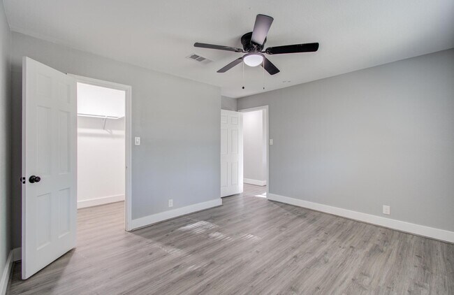 Photo - 595 River Plantation Dr