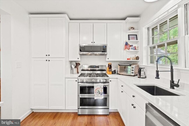 Photo - 809 E Timber Branch Pkwy