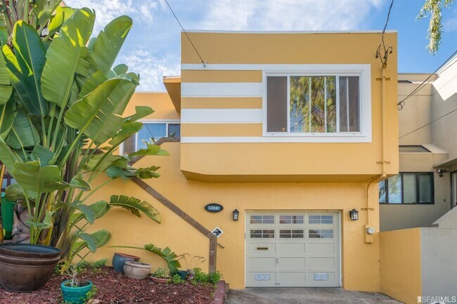 Photo - 724 De Haro St