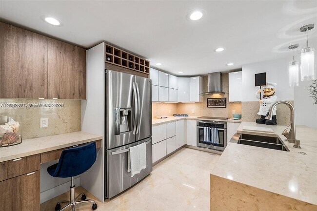 Photo - 1149 Hillsboro Mile Unit 608