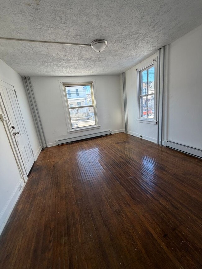 Photo - 49 S Front St Unit 1