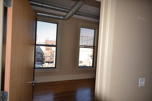 1 Oakes St SW