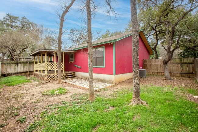 Photo - Eclectic 3 Bedroom, 2 Bathroom Home - 2 Car Garage - Fenced Yard and More!