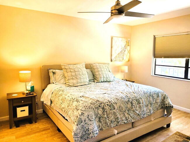 Photo - 435 Canal Pt S