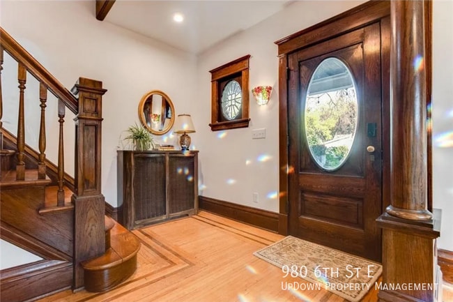 Photo - 980 6th St E