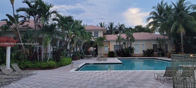 Photo - 2564 Centergate Dr Unidad 304 Rental