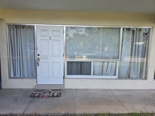 Building Photo - 715 NW 30th Ct Unit 1