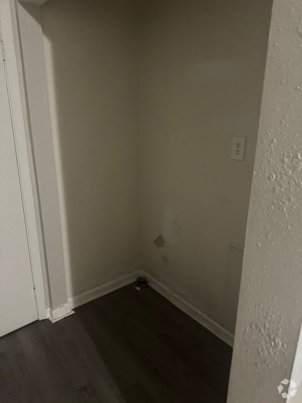 Building Photo - 2925 Chatsworth Rd Rental