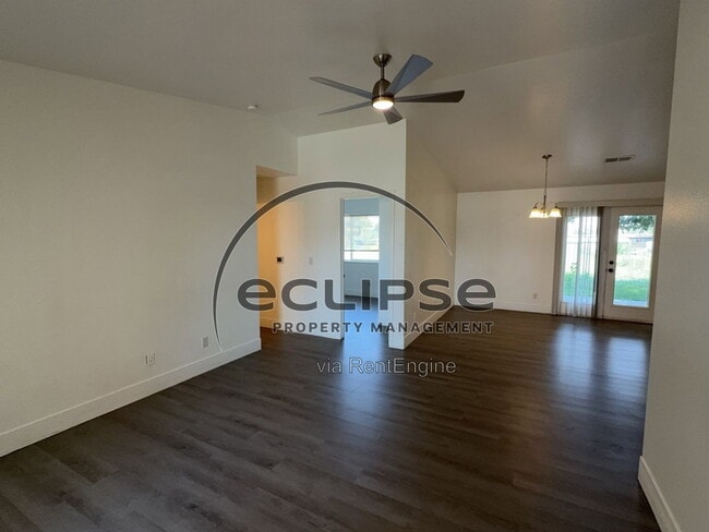 Photo - 560 Huntington Point Ln