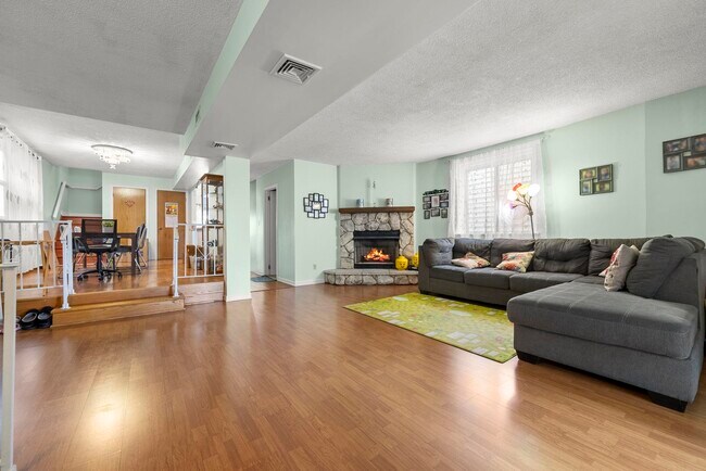 Photo - 77 W 17th St Unit 2