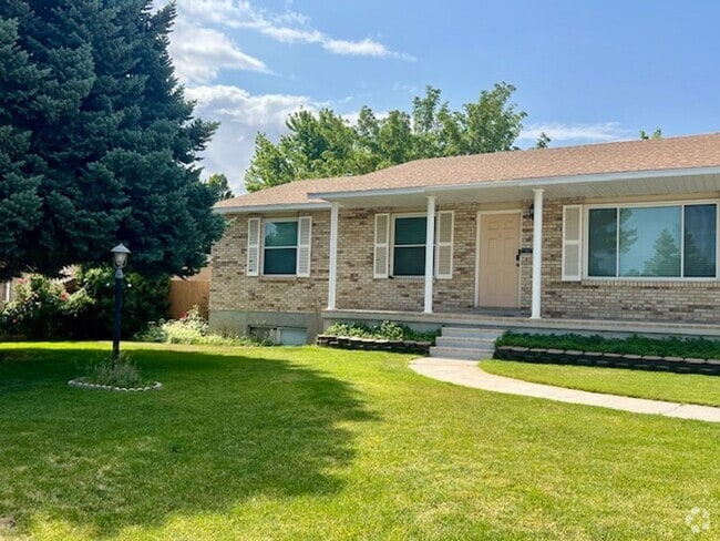 Building Photo - Lovely Rambler in Peaceful SoJo Neighborhood Rental