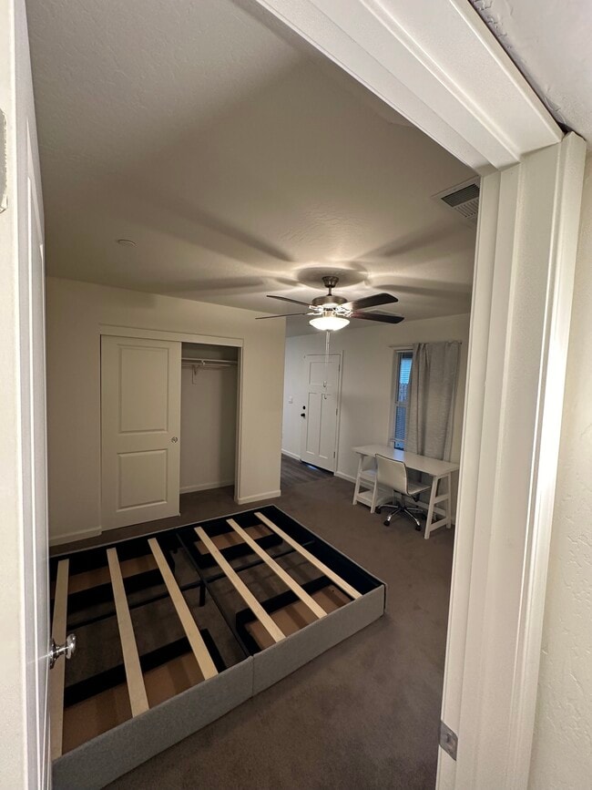 Photo - GenUnit Suite, Sterling Hl Ct Unit 1