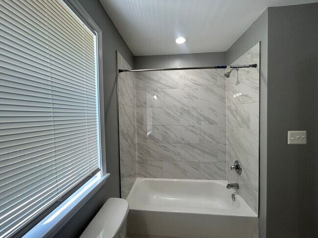 2 Bedrooms 2 Bathrooms
