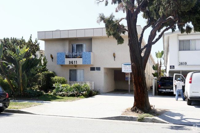 Building Photo - 3611 Mentone Ave Rental