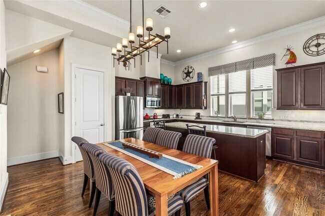 Photo - 2318 Hutchins St