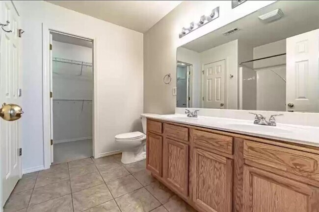 Photo - 805 SW Sandrock Rd