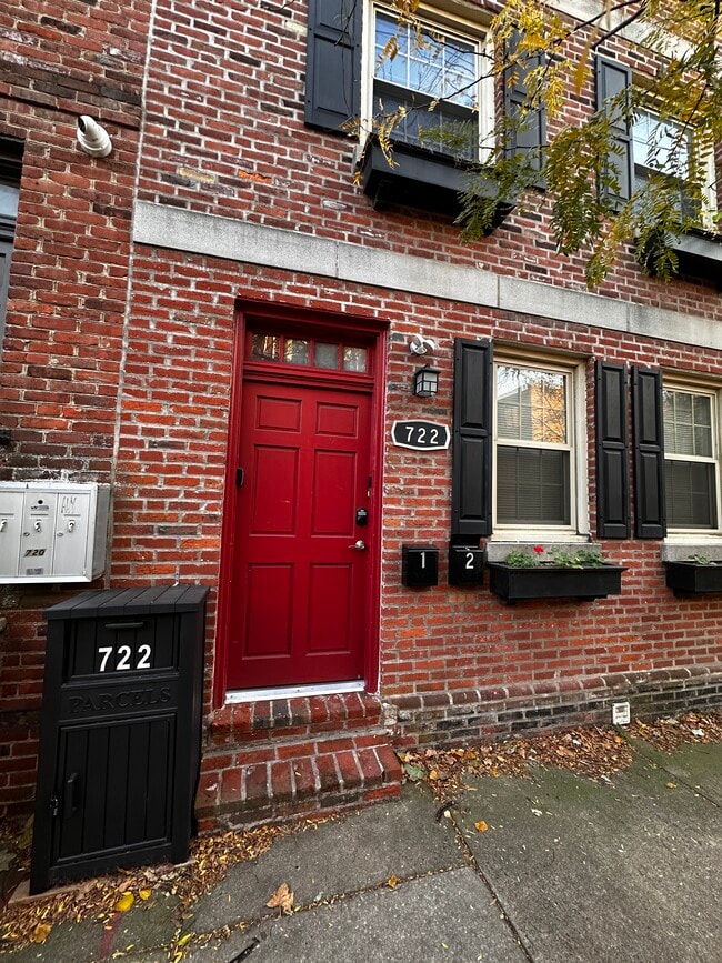 Photo - 722 Lombard St Unit APT 1