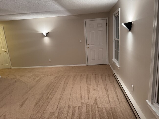 Building Photo - 239 Old Farms Rd Unit APT 7B