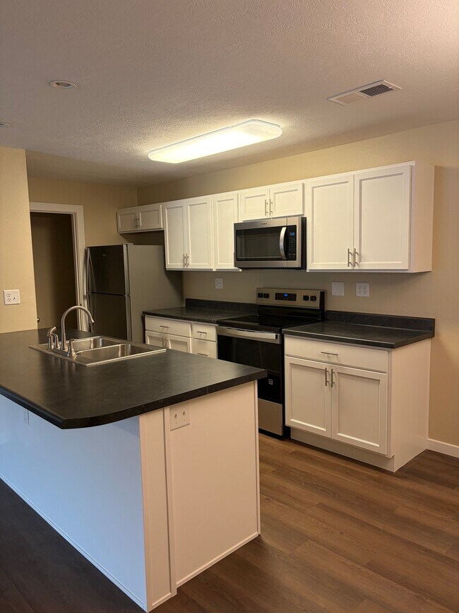 Photo - 1365 S Scenic Ave Unidad A101