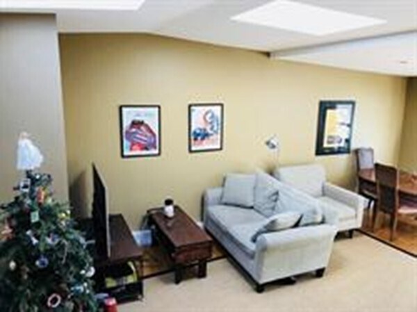 Photo - 253 Gold St Unit 3